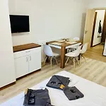 Apartament тутхон